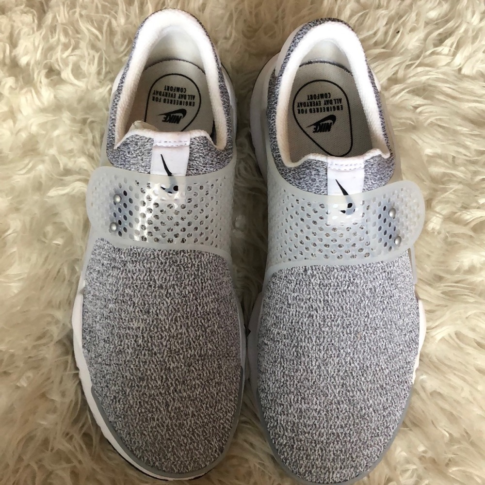 NIKE sock dart size 8